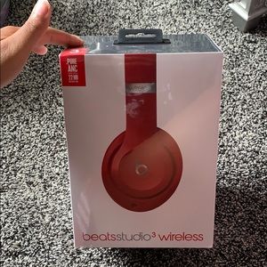 Studio beats Wireless